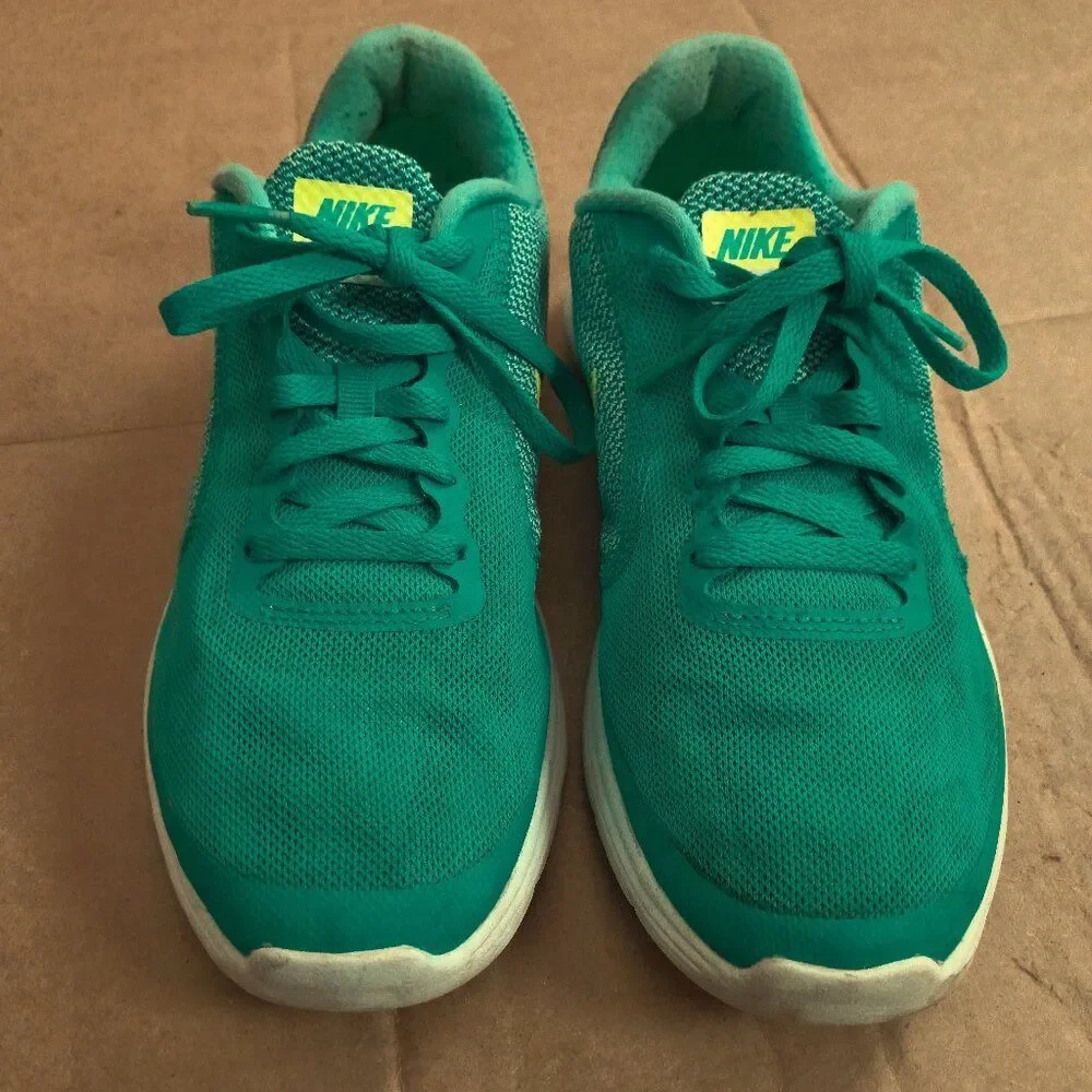 Nike Revolution 3 Women’s Size 6 Green White Athletic Running Shoes Sneakers